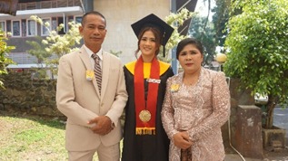 Kisah Haru Orang Tua Shintia: Selamat dari Kecelakaan Kapal Barcelona V, Tetap Hadiri Wisuda Anak